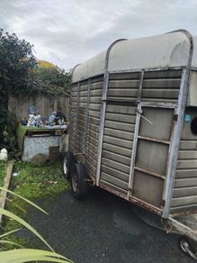 horse box open to offers sound box double treated floor no rot this box has perfect Strong sides will do cattle either make brilliant coffee box