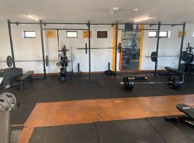 3 Bay Wall Mounted Rig