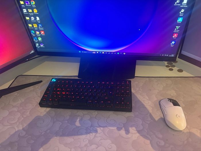 High-end Gaming setup - Ryzen 7 7700x / RX 7800 XT / Triple monitors