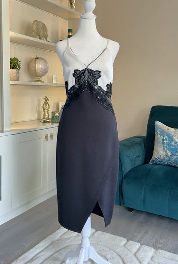Brand New Stunning Ladies Black & White Dress from Lipsy Size UK 10 / EU 38