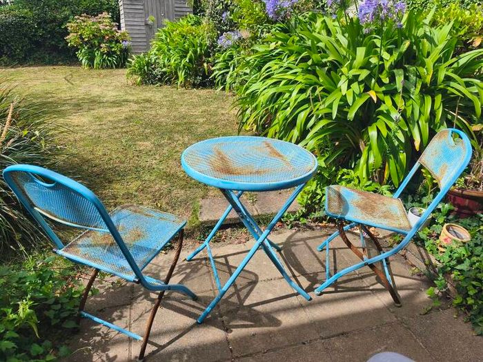 Outdoor Table & Chairs