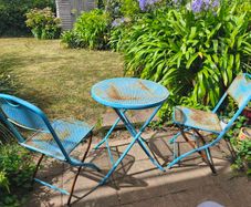Outdoor Table & Chairs