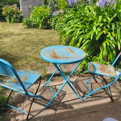 Outdoor Table & Chairs