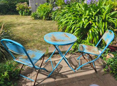Outdoor Table & Chairs