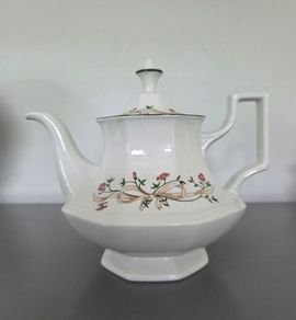 Tea Pot Johnson Brothers