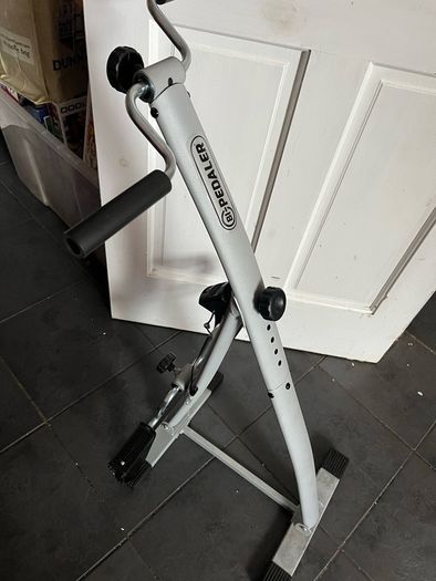Bipedal exercise bike
