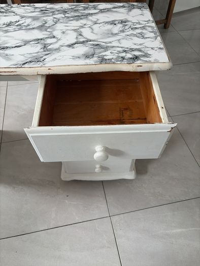 Free dressing table