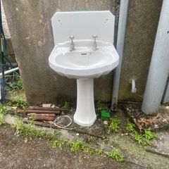 Vintage bathroom sink and pedestal