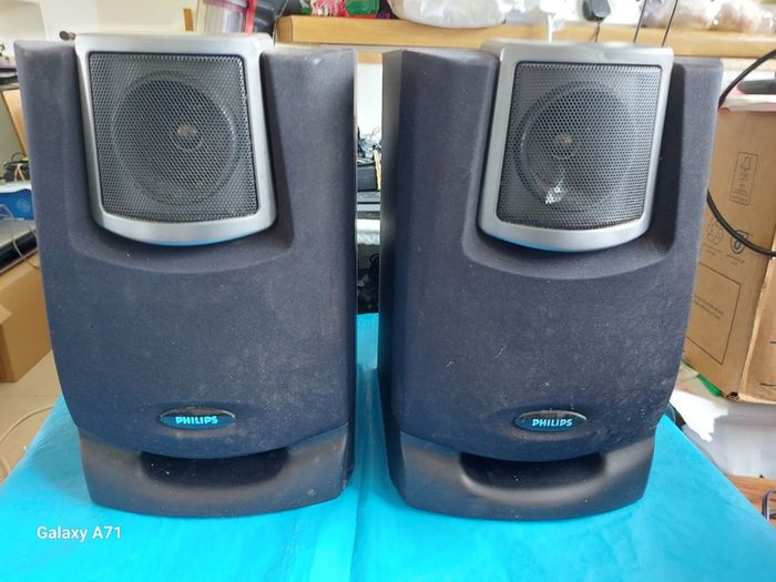 Philips Music HiFi System, Model FW355C, 3 CD, Dual Tape and Radio, in very good condition