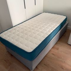 Single bed with mattress