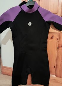 Ladies wetsuit size 8 (new)