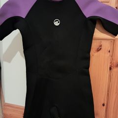 Ladies wetsuit size 8 (new)