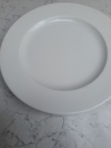 Set of 4 Creme Vitrified Fine China Plates