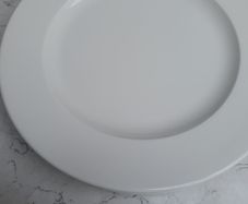 Set of 4 Creme Vitrified Fine China Plates