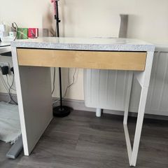 Computer desk