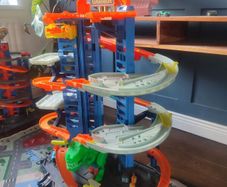 Hot Wheels Ultimate Dino Garage