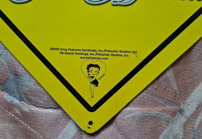 Vintage 2005 betty boop dangerous curves ahead metal sign 42x42 yellow in excellent condition