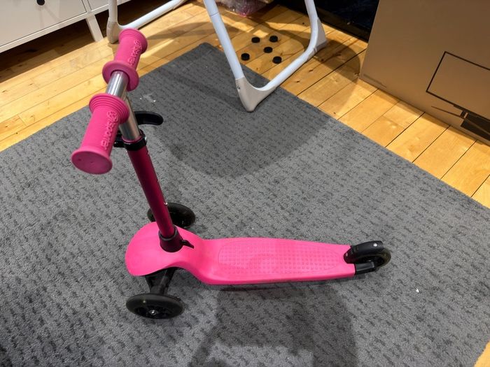 Girls scooter