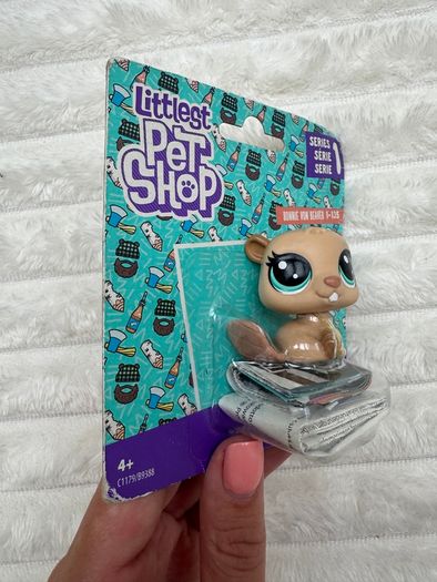 Littlest Pet Shop Bonnie Von Beaver 1-135 LPS Please see pictures