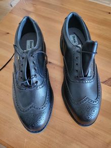 Golf shoes