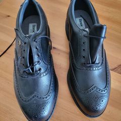 Golf shoes