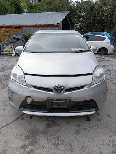 Breaking Toyota Prius 2012 hybrid
