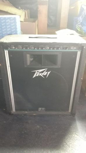 Peavey KB300 full range amp
