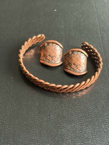 costume bracelet