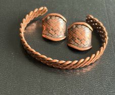 costume bracelet
