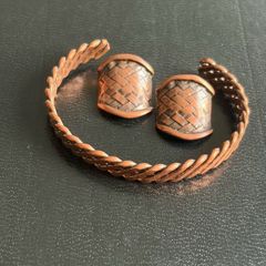 costume bracelet