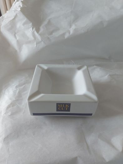 Silk Cut square ashtray ,collectors item, with smoking bans advertising bans on ashtrays for health reasons, price includes post to anywhere in Ireland thank you,,see pictures for condition ,take as is,litte pitting on glaze ,sold as is.