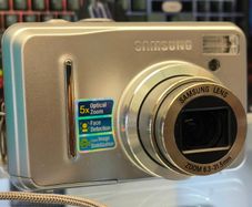 SAMSUNG S1065 10.2MP Compact Digital Camera, 5X Optical Zoom, Face Detection, Digital Image Stabilisation, (Takes 2 AA Batteries, Not Included) Used