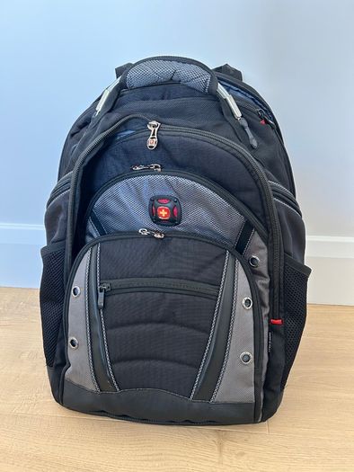 SwissGear/Wenger Synergy laptop backpack (black/gray)