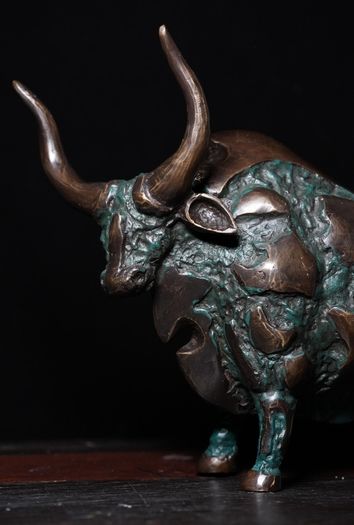 Brutalist Bull (26cm) - Patinated Bronze