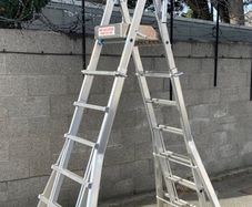 2 aluminium  podium ladders