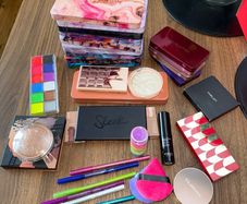 Eyeshadow Palettes & Makeup Bundle