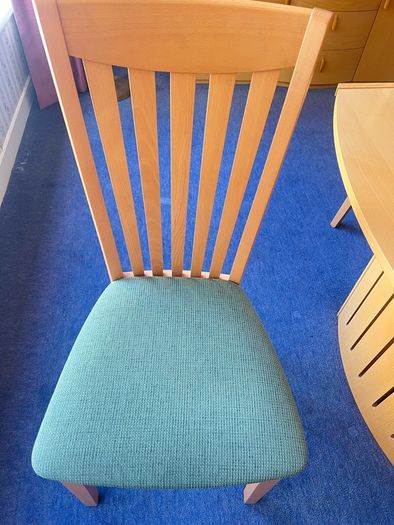 8-10 Oak Veneer Dining Table + 6 chairs