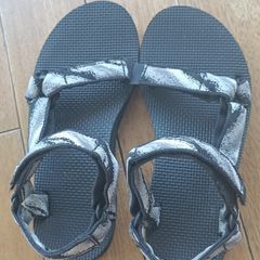 teva sandals childrens uk 4
