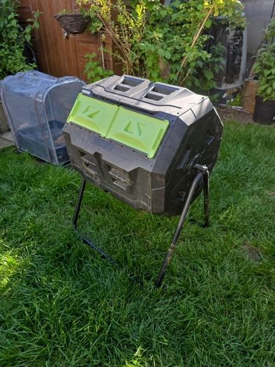 Tumbling composter