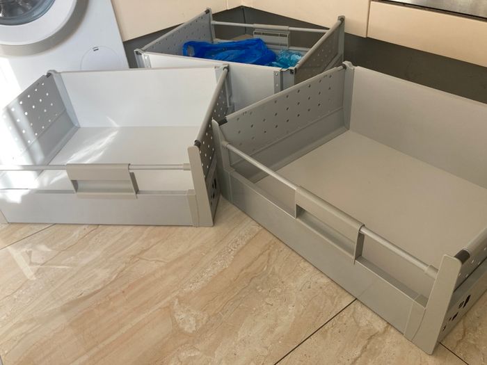 Kitchen pull-out drawer inserts - grey