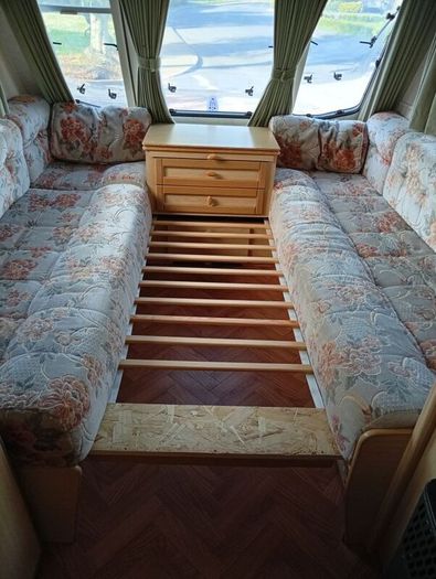 5 Bert Caravan