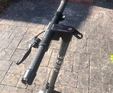 scooter pure air 3, like new condition, spare parts and pump included