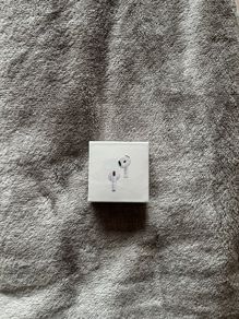 AirPods (4th gen)