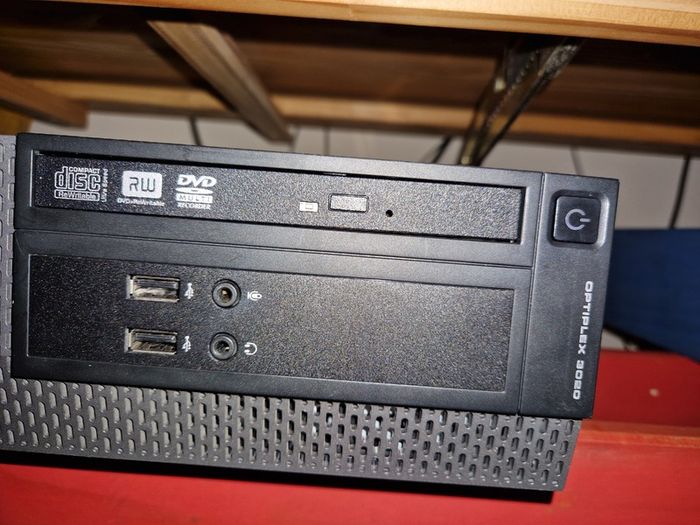 Dell i5 Desktop, 8GB Ram, DELL Monitor,