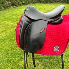 17, Alan Ward Medium Dressage Saddle