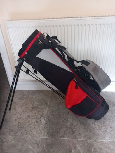 Kids golf bag with stand.