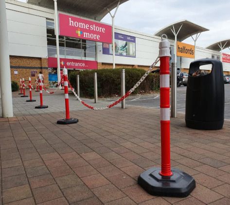 Bollards / Chain Posts / Red/white Set Of 11 Pcs
