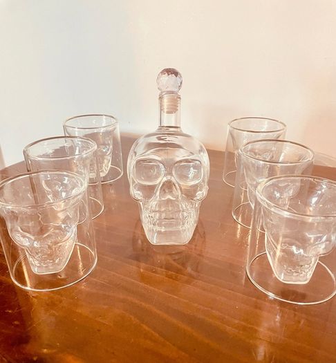 Skulls Glass Decanter Bottle with 6 shot glasses