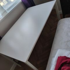 Vihals dining table