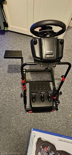 Logitech G29 steering wheel and stand